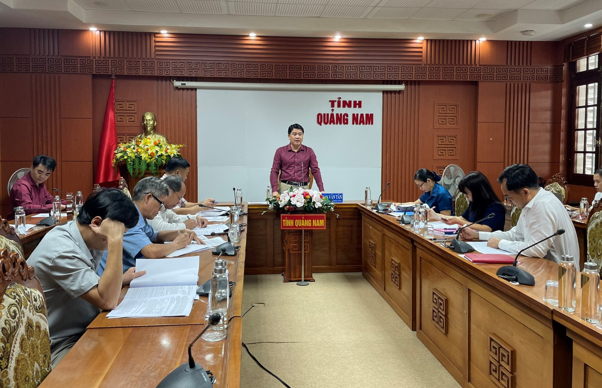 Phó Chủ tịch UBND tỉnh Trần Văn Tân phát biểu tại cuộc họp. Ảnh: T.V