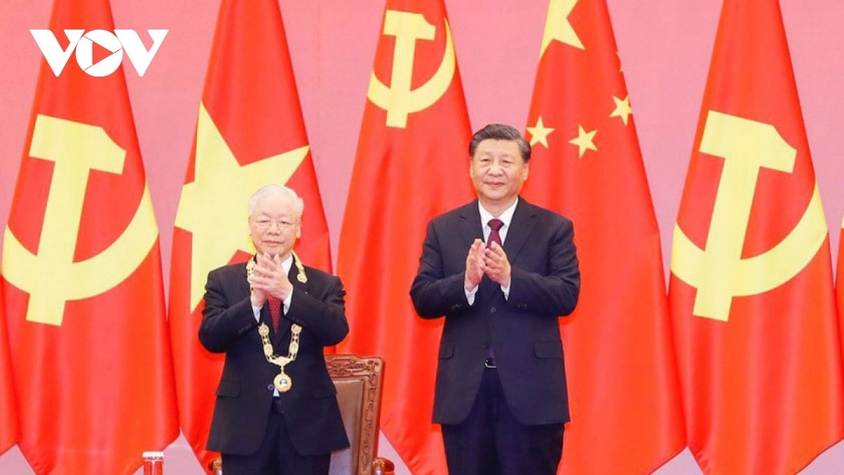 General Secretary of the CPV Central Committee Nguyen Phu Trong (L) and General Secretary of the CPC Central Committee and President of China Xi Jinping.