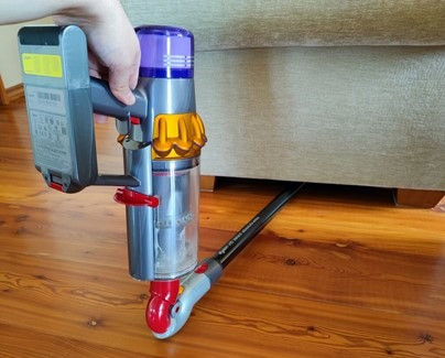 Máy hút bụi Dyson có thể linh hoạt hút nhiều vị trí khác nhau. nguồn agdmaniak.