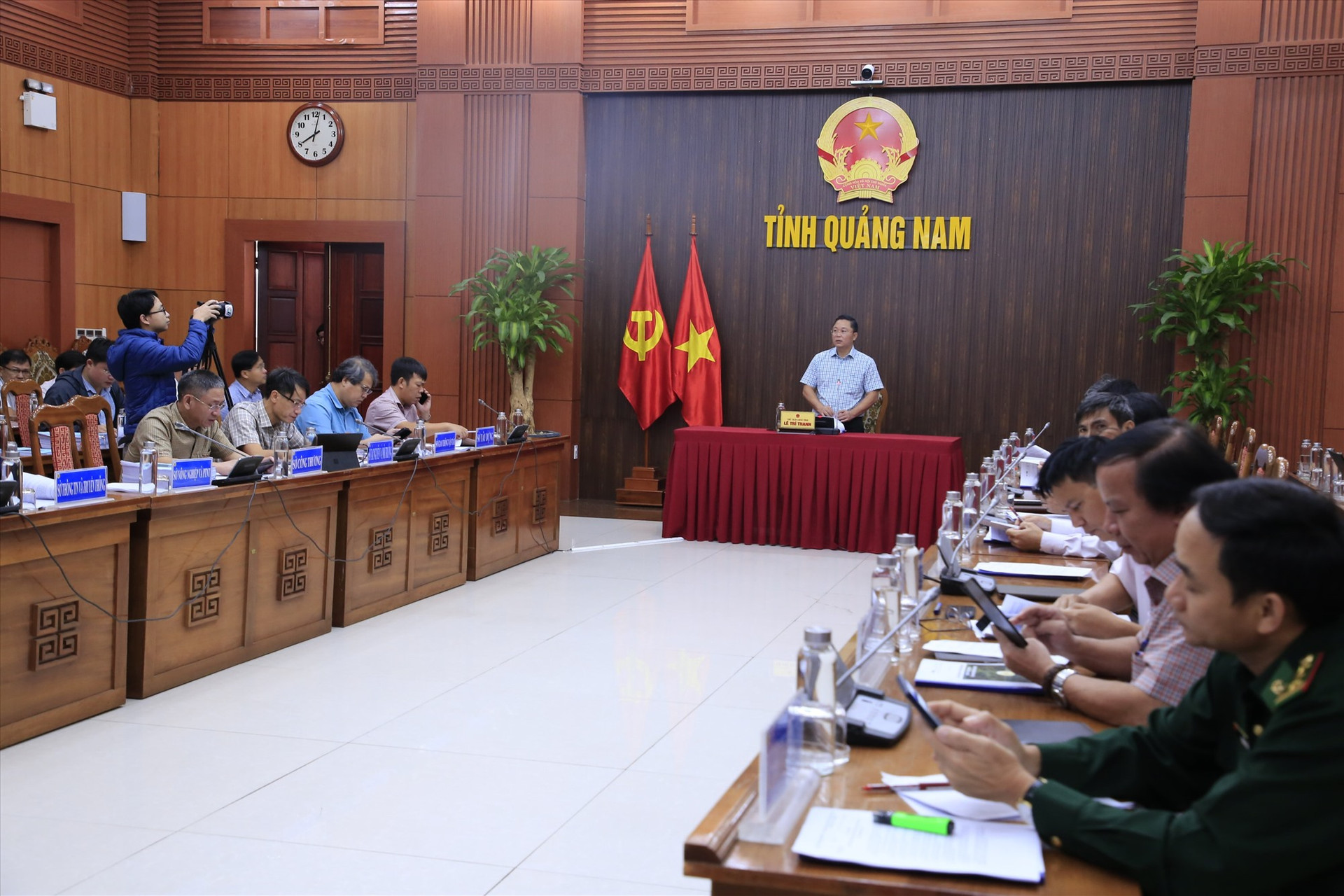 Chủ tịch UBND tỉnh Lê Trí Thanh chủ trì cuộc họp. Ảnh: T.C