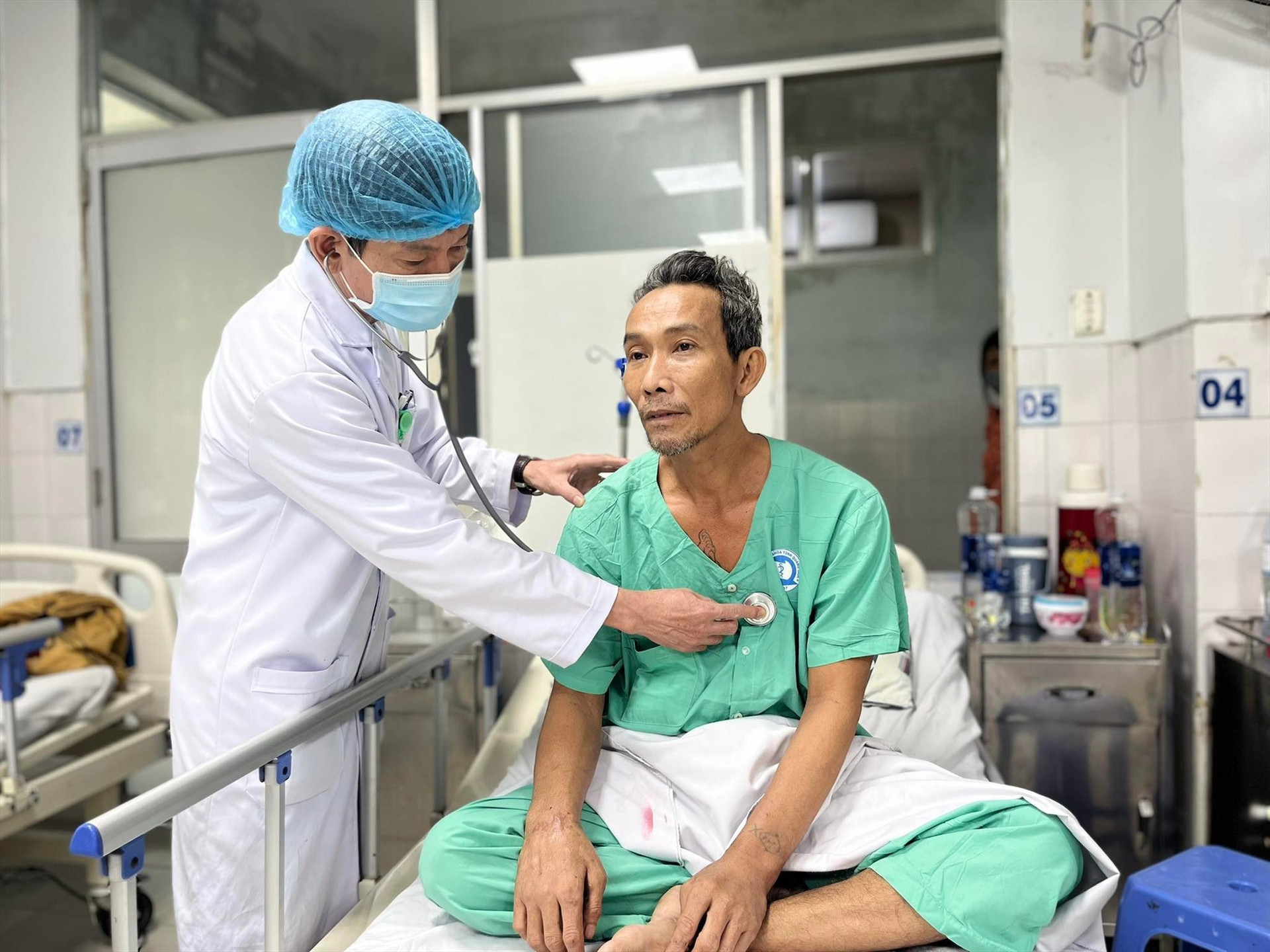 Bệnh nhân Nguyễn Hữu K. được hồi sinh, cứu sống ngoạn mục từ phương châm còn nước còn tát của các bác sĩ BV  Đa khoa Quảng Nam. Ảnh: X.H