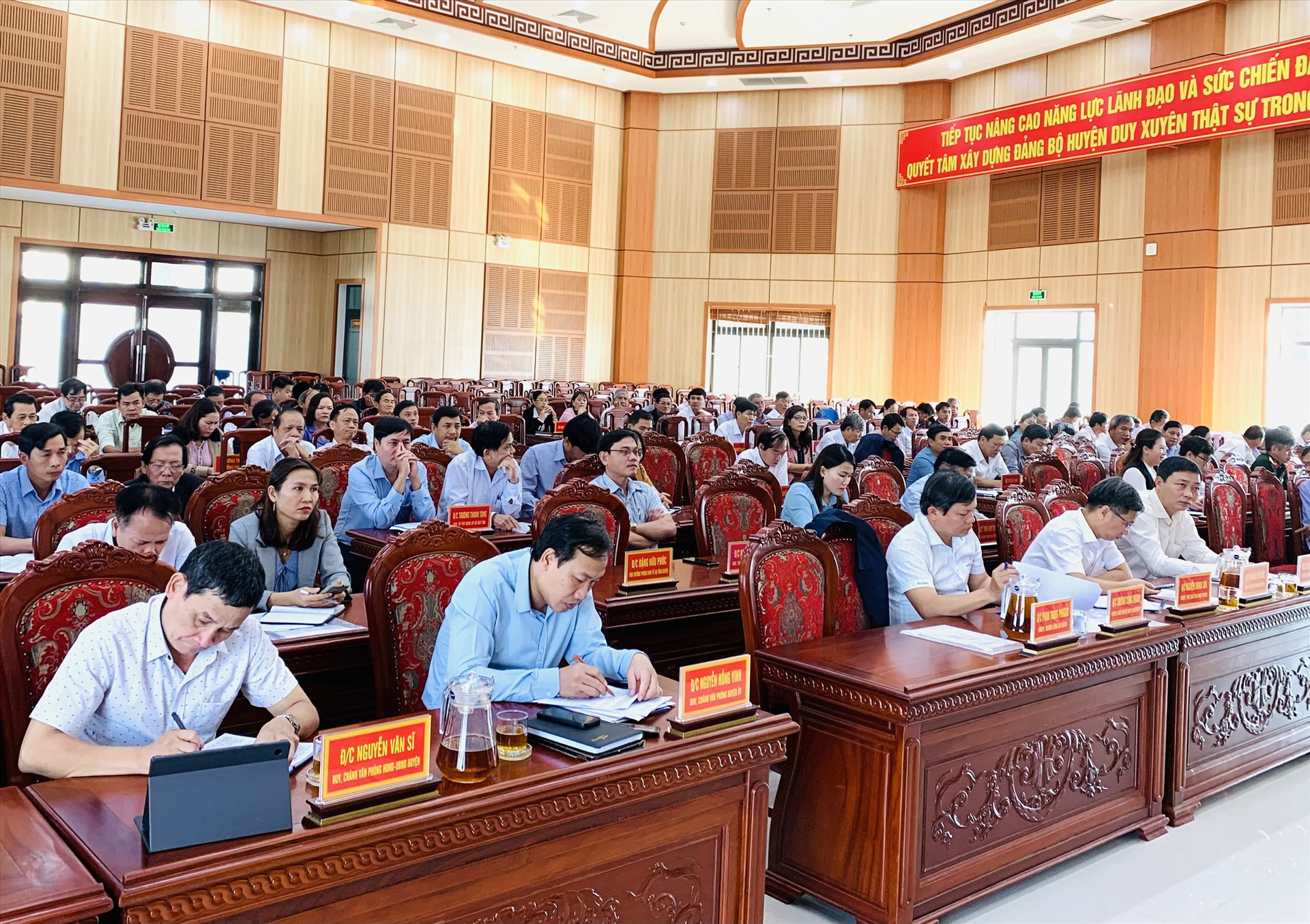Quang cảnh buổi tọa đàm do Huyện ủy Duy Xuyên tổ chức hôm qua 3/11. Ảnh: N.T