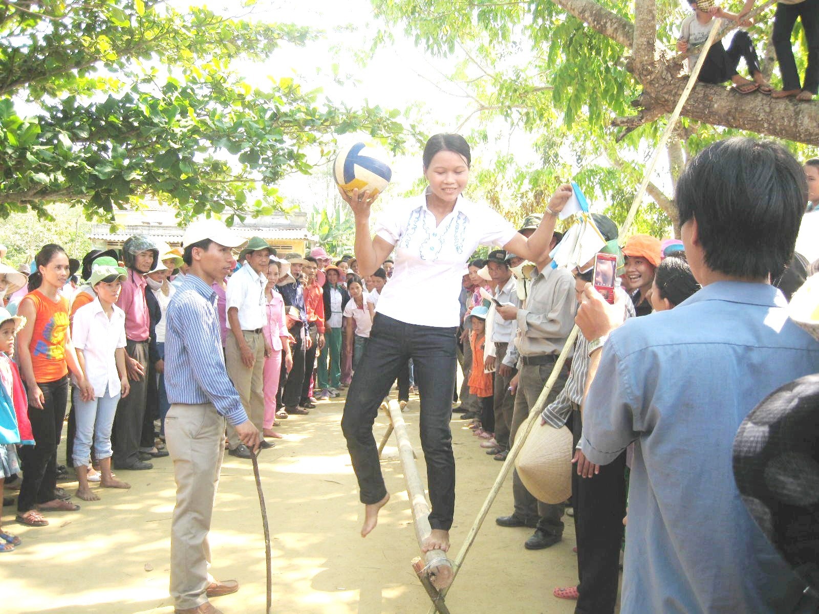 Ngày hội đại đoàn kết toàn dân tộc diễn ra sôi nổi trên địa bàn huyện Núi Thành. Ảnh: P.V