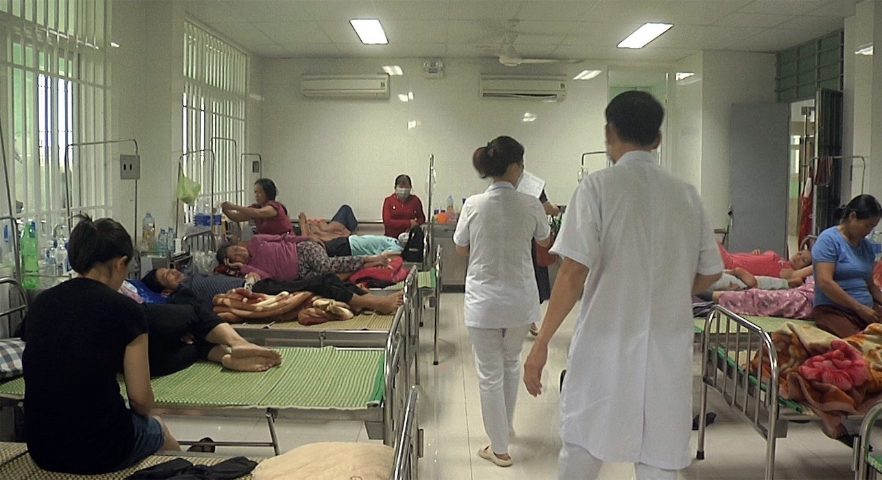 Bệnh nhân sốt xuất huyết tăng cao tại Bệnh viện Đa khoa Khu vực miền núi phía Bắc Quảng Nam.