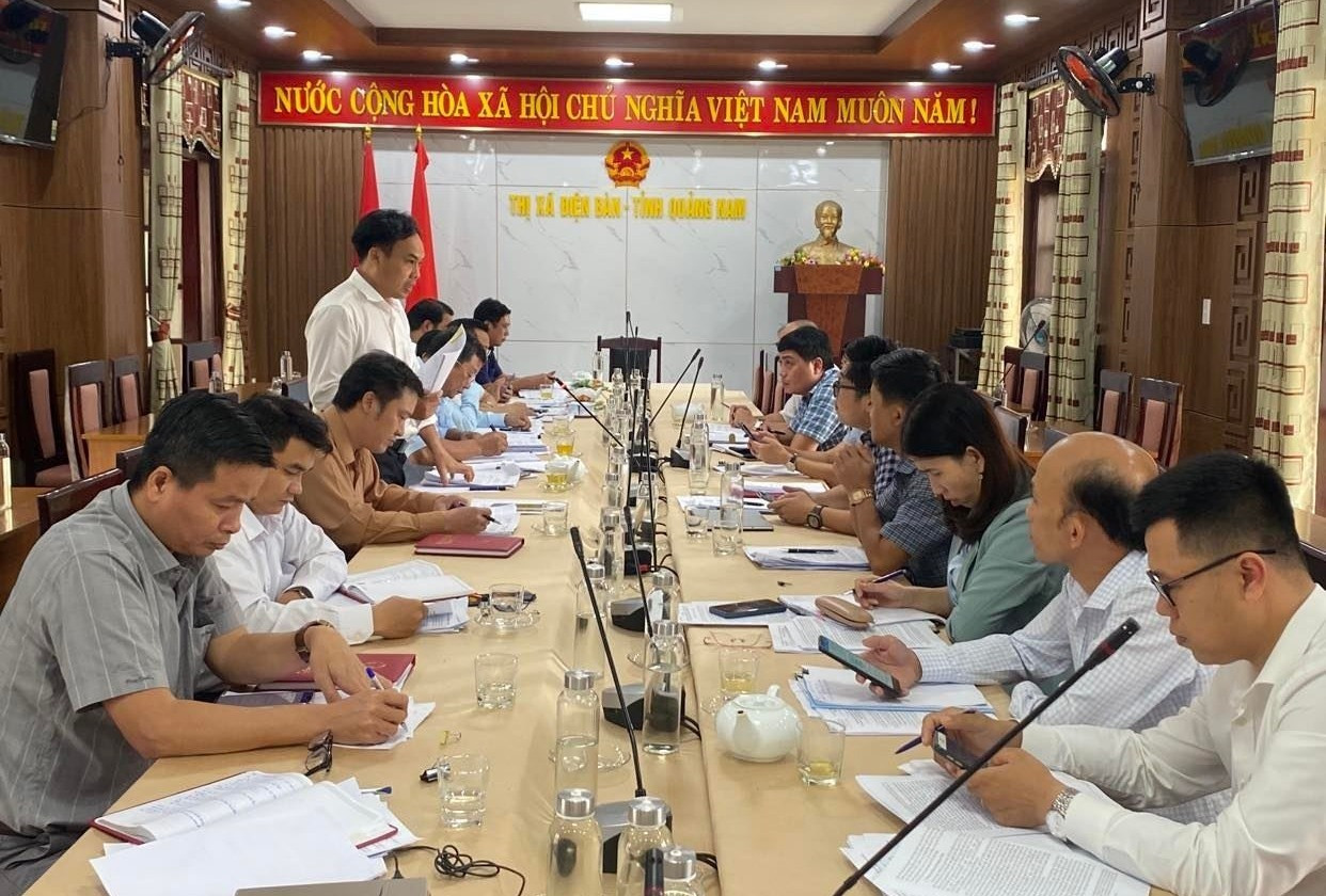 Ban Kinh tế - Ngân sách HĐND tỉnh làm việc với UBND thị xã Điện Bàn sáng 8.11. Ảnh: V.L