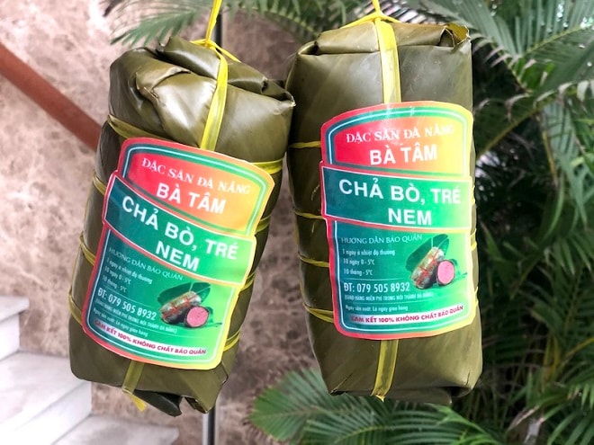 Chả bò được nhiều du khách chọn mua nhất bởi hương vị thơm ngon.