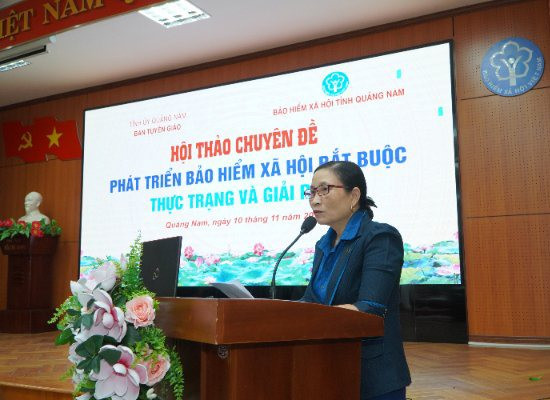 Bà Trần Thị Bích Thu - Trưởng ban Văn hóa xã hội HĐND tỉnh nêu ý kiến tại hội thảo. Ảnh: D.L