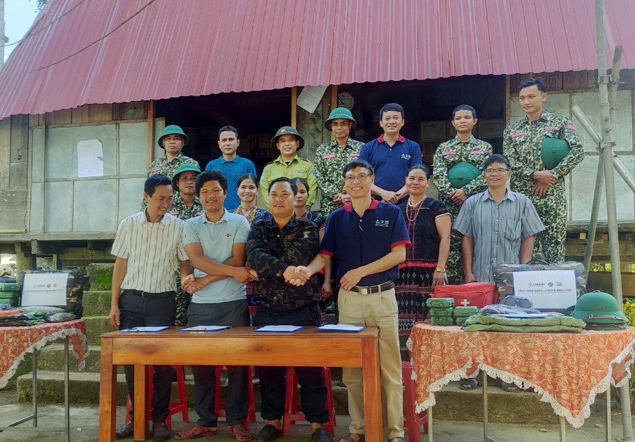 Tổ bảo vệ rừng xã Tà Lu cam kết sử dụng công cụ hỗ trợ vào mục tiêu quản lý rừng bền vững. Ảnh: Đ.N