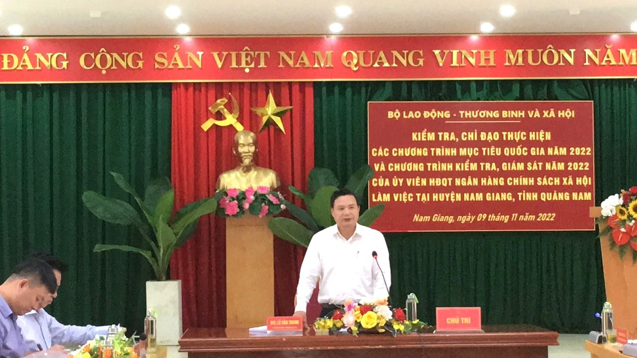 Thứ trưởng Bộ LĐ-TB&XH Lê Văn Thanh phát biểu chỉ đạo tại buổi làm việc với UBND huyện Nam Giang. Ảnh: Q.VIỆT