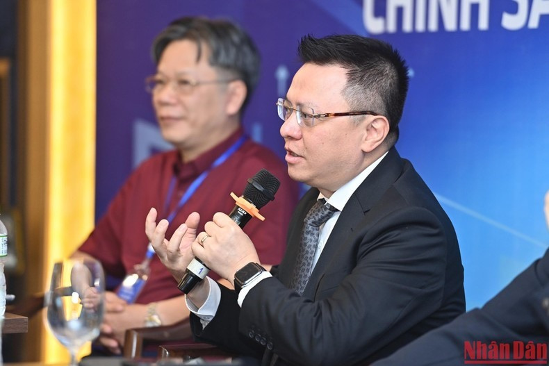 Ông Lê Quốc Minh, Tổng biên tập Báo Nhân Dân chia sẻ kinh nghiệm về chuyển đổi số tại tòa soạn Báo Nhân Dân.