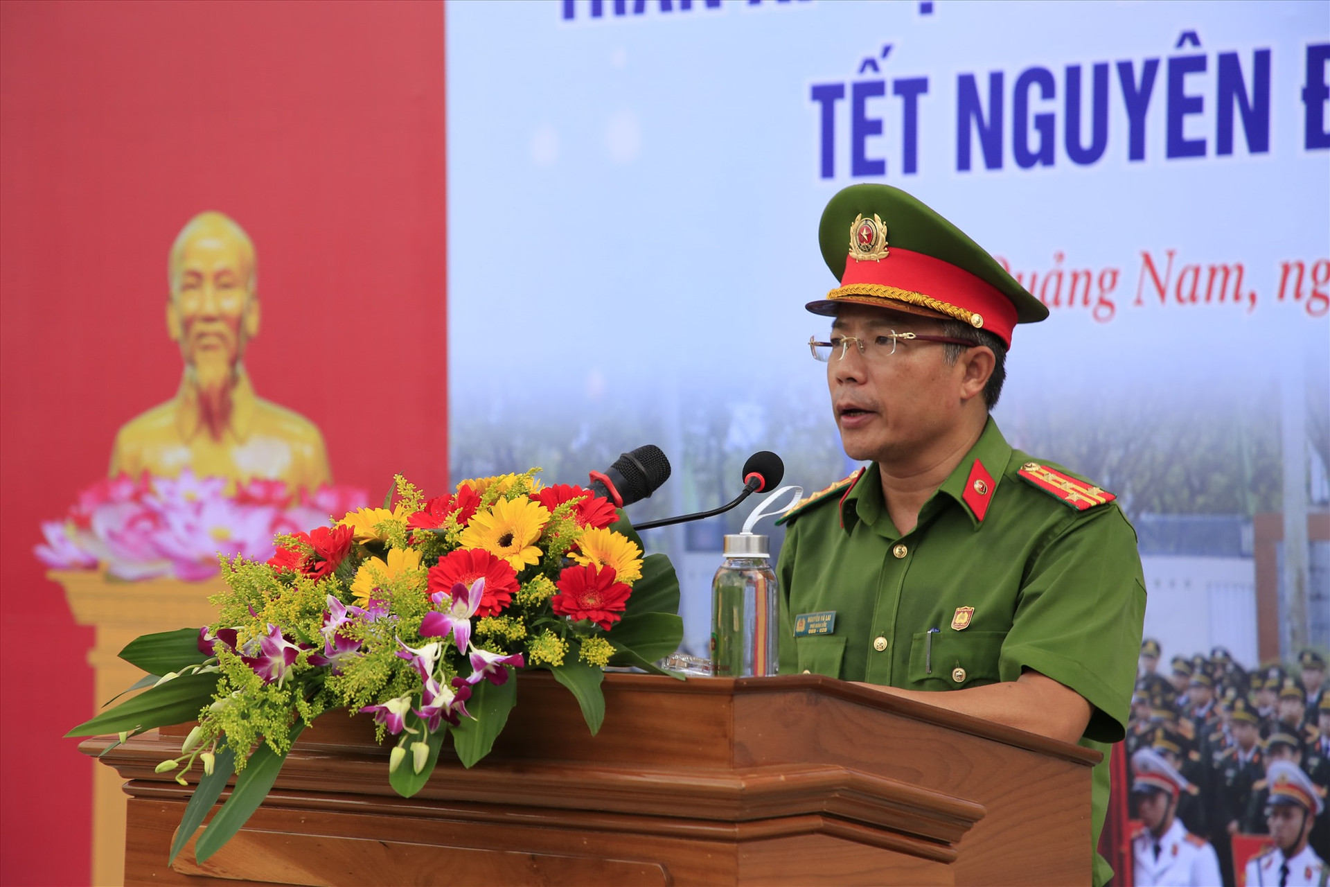 Đại tá Nguyễn Hà Lai - Phó Giám đốc Công an tỉnh phát lệnh ra quân.