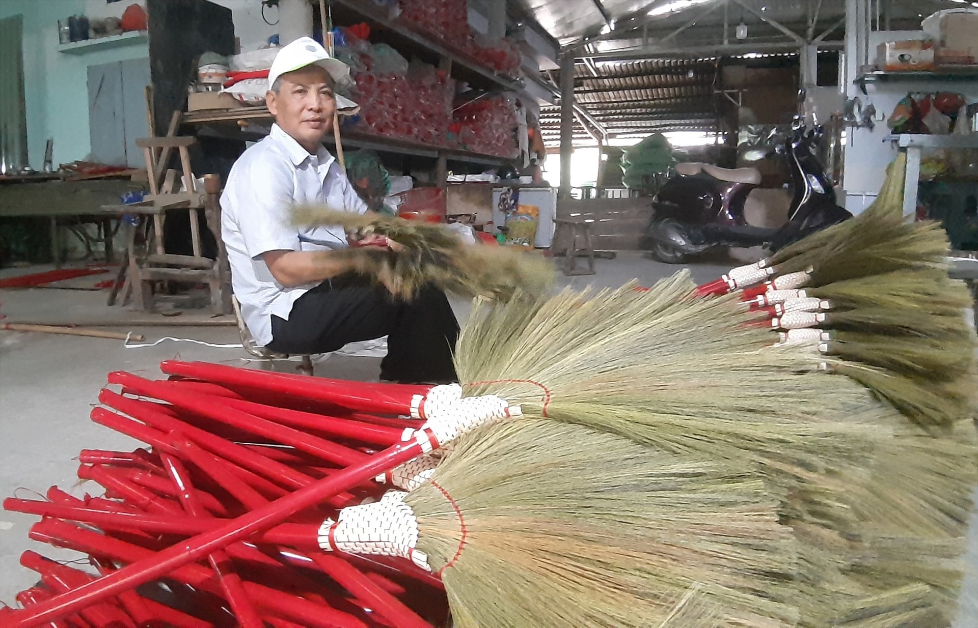 Nhiều làng nghề nông thôn cần được hỗ trợ để có điều kiện phát triển sản xuất - kinh doanh. Ảnh: N.P