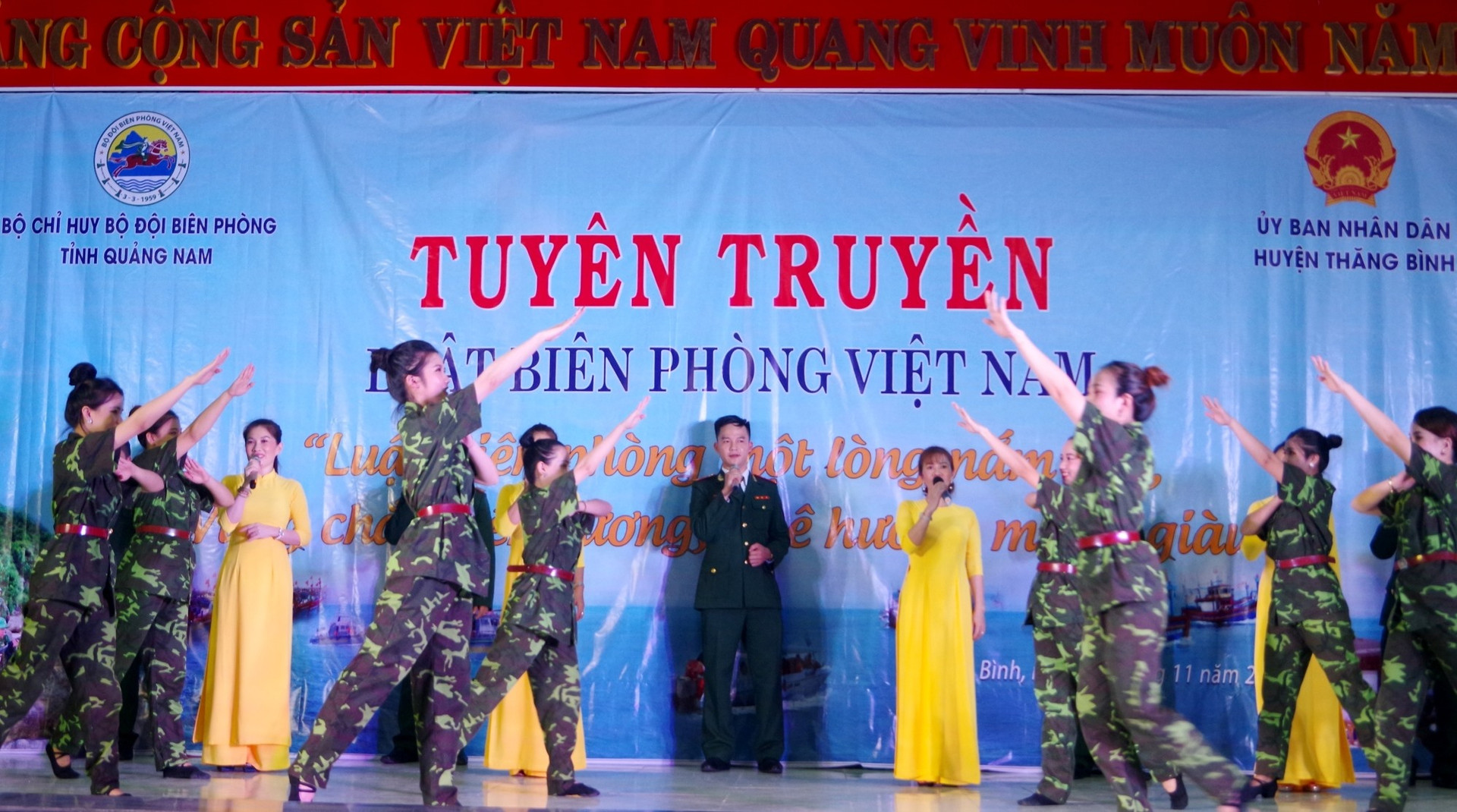 Tiết mục hát múa: “Khúc ca tự hào” do Đội Tuyên truyền văn hóa BĐBP tỉnh biểu diễn.