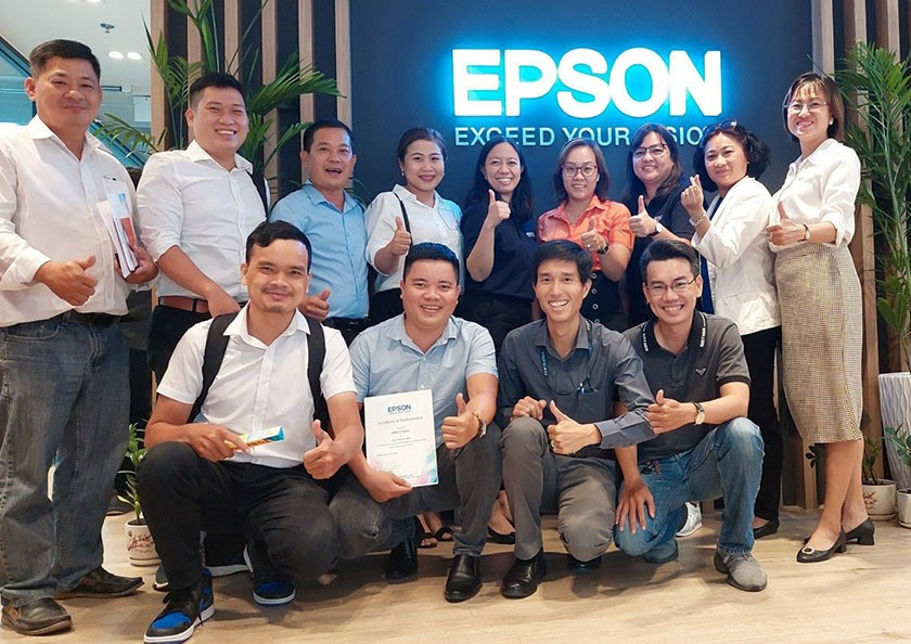 Nhân viên Logico tự hào được chứng nhận đào tạo chuyên sâu về máy chiếu Epson.