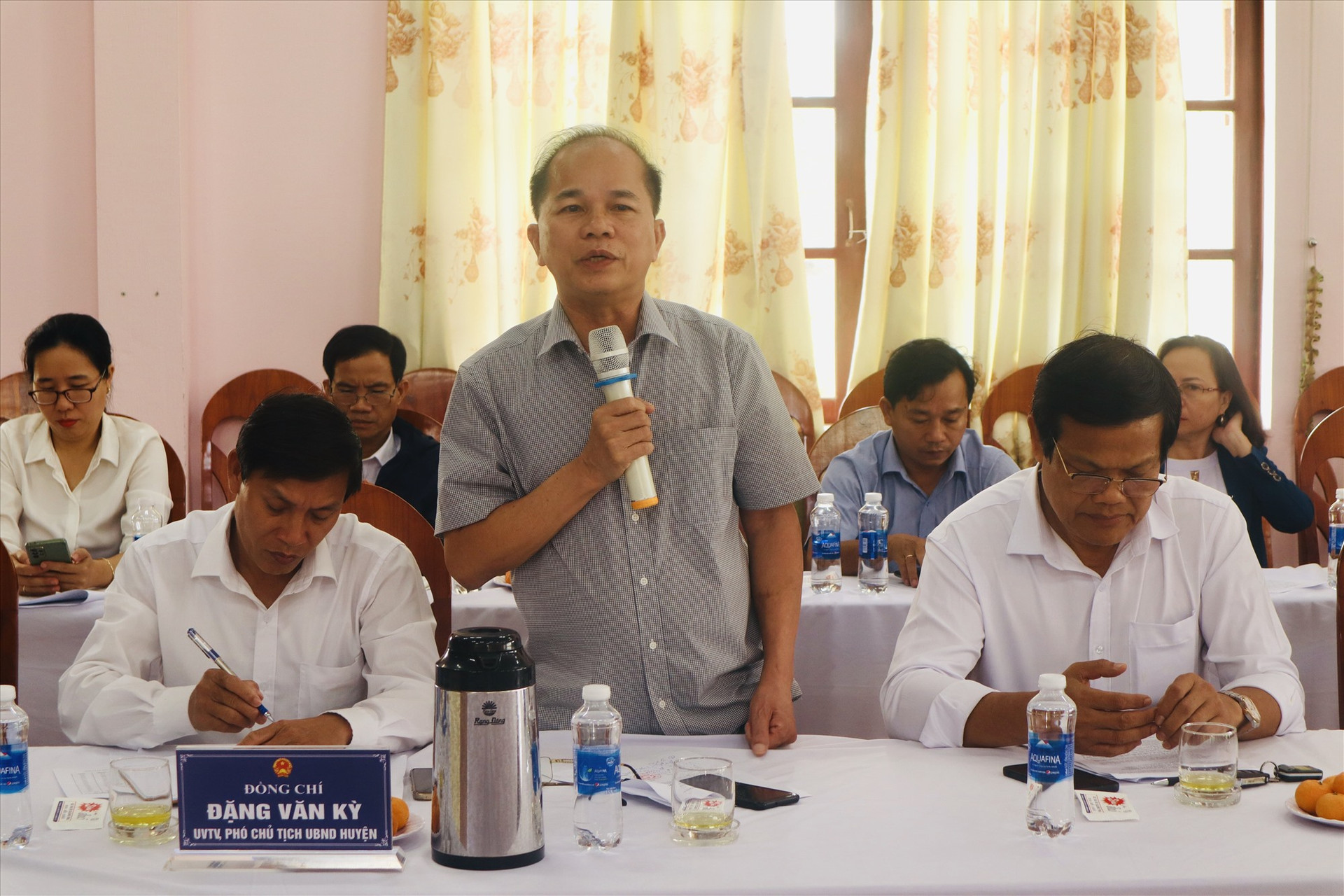 Lãnh đạo Trung tâm Y tế huyện Đại Lộc phát biểu tại buổi làm việc. Ảnh: Q.T