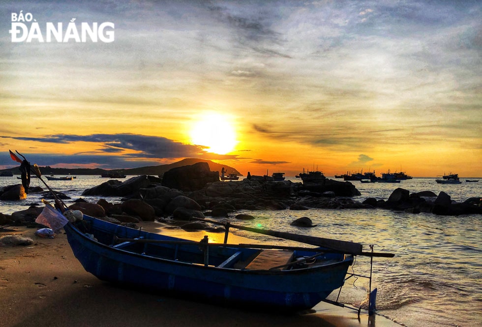 Làng chài chỉ nhộn nhịp ít giờ đồng hồ mỗi ngày, nhường lại không gian tĩnh lặng cho tiếng sóng vỗ.