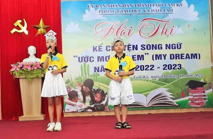 Học sinh Trường Tiểu học Nguyễn Viết Xuân với cuộc thi kể chuyện song ngữ “Ước mơ của em“. Ảnh: C.N