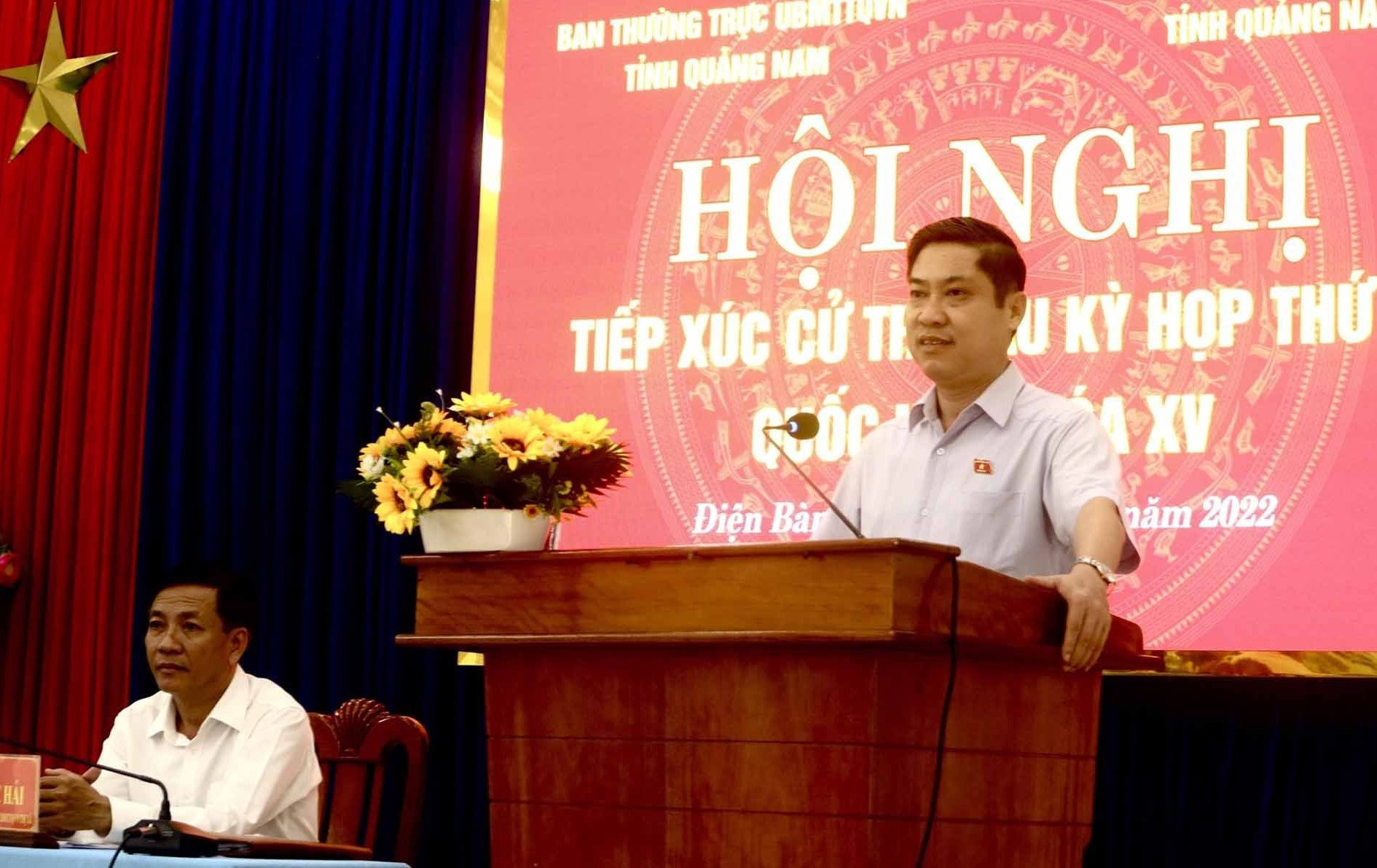Đại biểu Quốc hội Phan Thái Bình tại buổi tiếp xúc cử tri. Ảnh: Q.T