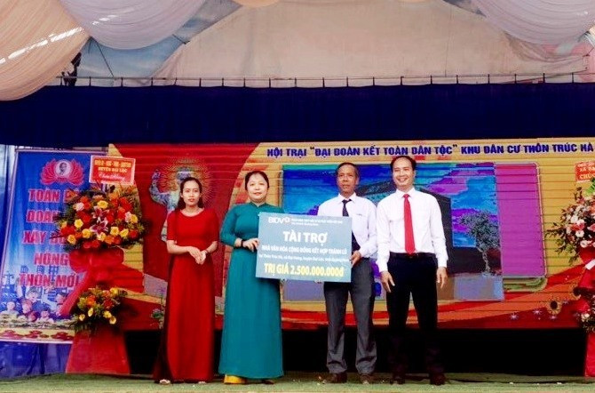 BIDV Quảng Nam tặng 2,5 tỷ đồng xây dựng nhà tránh trú bão lũ cho người dân ở xã Đại Hưng (Đại Lộc). Ảnh: Q.VIỆT