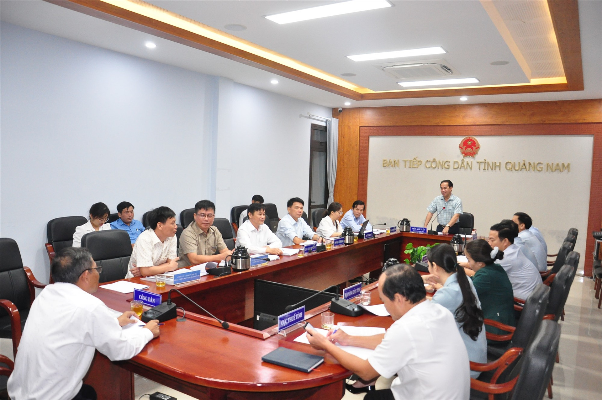 Phó Chủ tịch UBND tỉnh Trần Anh Tuấn kết luận giải quyết vụ việc liên quan đến kiến nghị của công dân Dương Đức Hòa. Ảnh: V.A