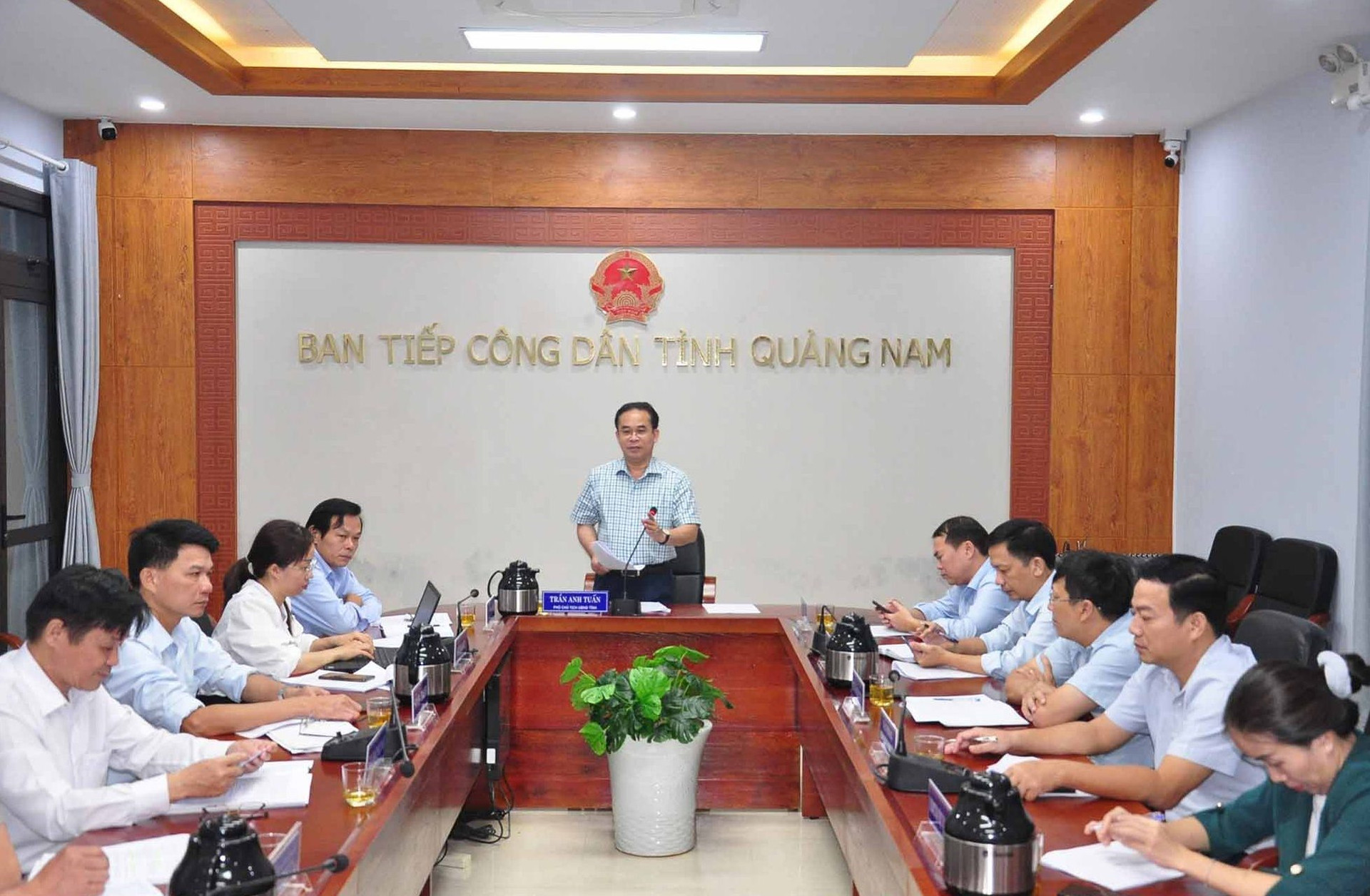 Phó Chủ tịch UBND tỉnh Trần Anh Tuấn chủ trì buổi tiếp công dân định kỳ tháng 11. Ảnh: V.A