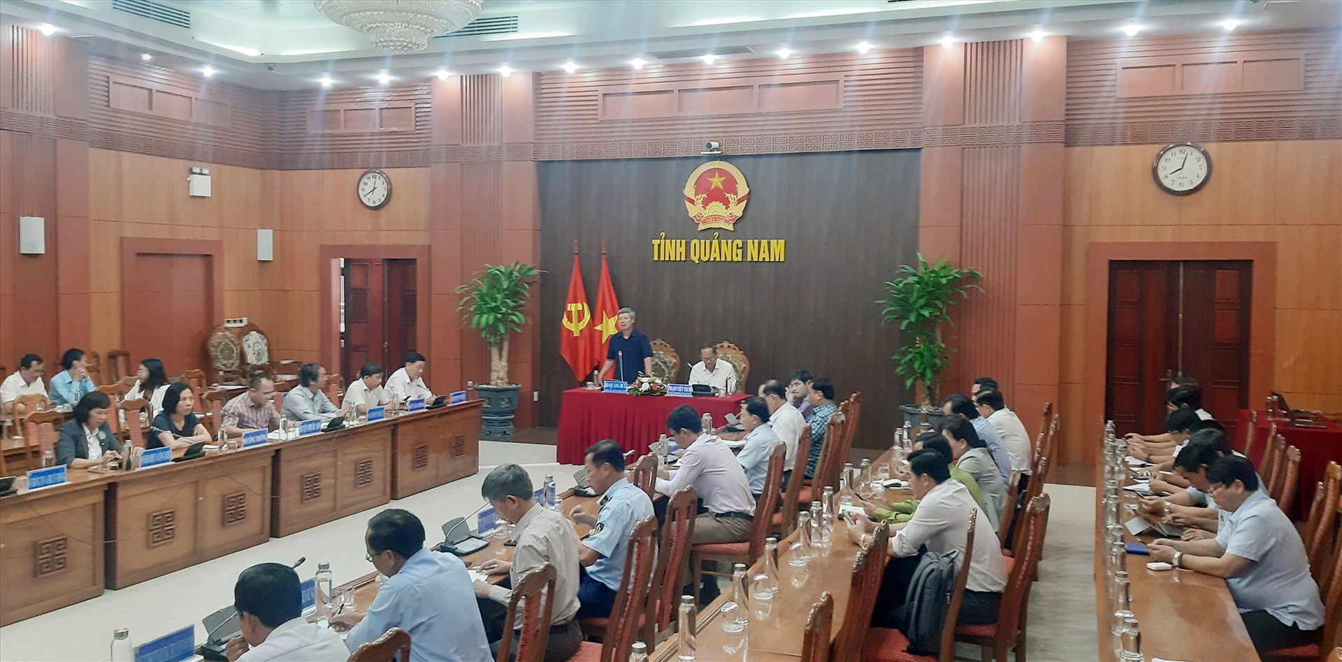 Phó Chủ tịch UBND tỉnh Hồ Quang Bửu chủ trì hội nghị trực tuyến toàn tỉnh tổng kết, đánh giá kết quả thực hiện kế hoạch phát triển ngành nông nghiệp - nông thôn năm 2022, vào hôm qua 22/11. Ảnh: N.P