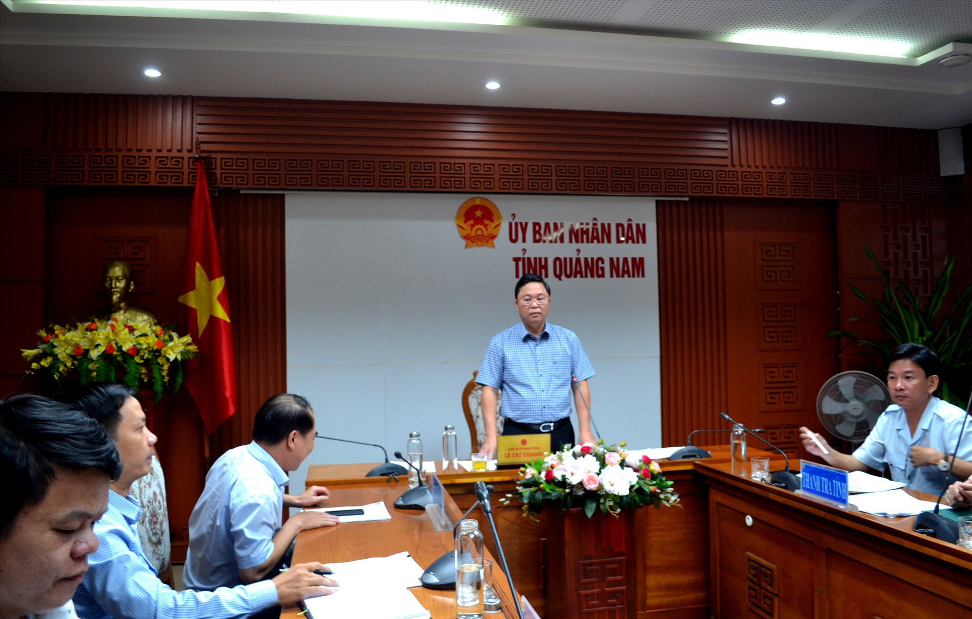 Chủ tịch UBND tỉnh Lê Trí Thanh kết luận giải quyết dứt điểm vụ việc tại buổi đối thoại với doanh nghiệp diễn ra chiều ngày 23/11. Ảnh: VIỆT NGUYỄN
