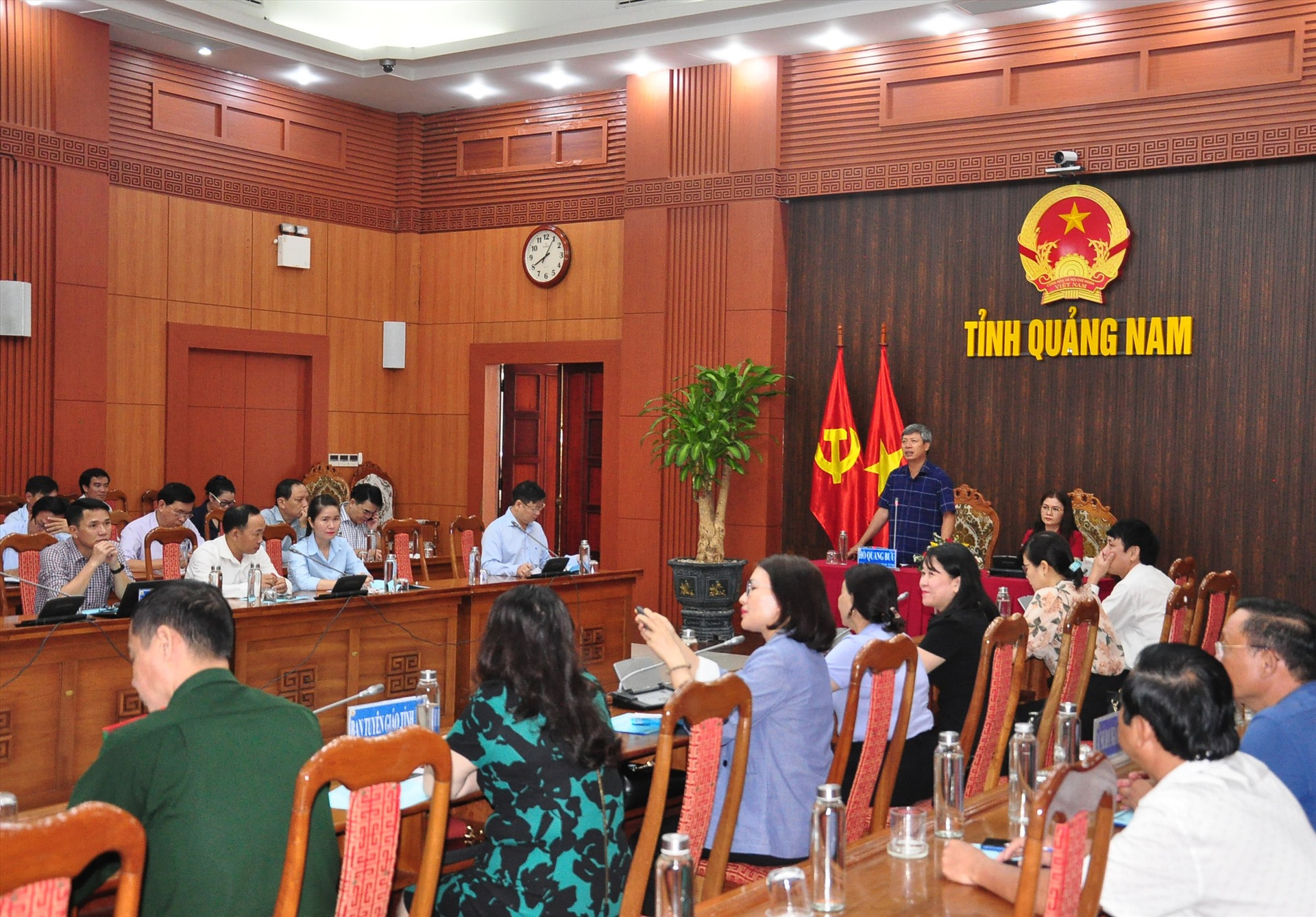 Phó Chủ tịch UBND tỉnh Hồ Quang Bửu phát biểu tại hội nghị. Ảnh: VINH ANH