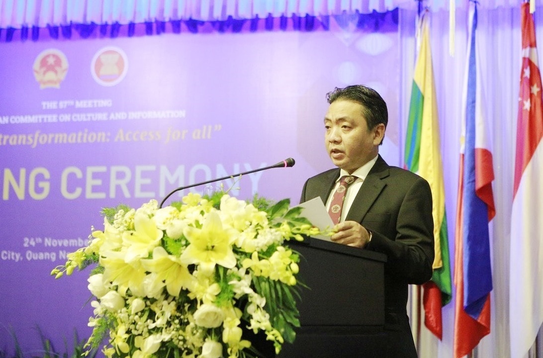 Deputy Minister of Culture, Sports and Tourism of Vietnam Hoang Dao Cuong delivers the opening speech at the meeting.