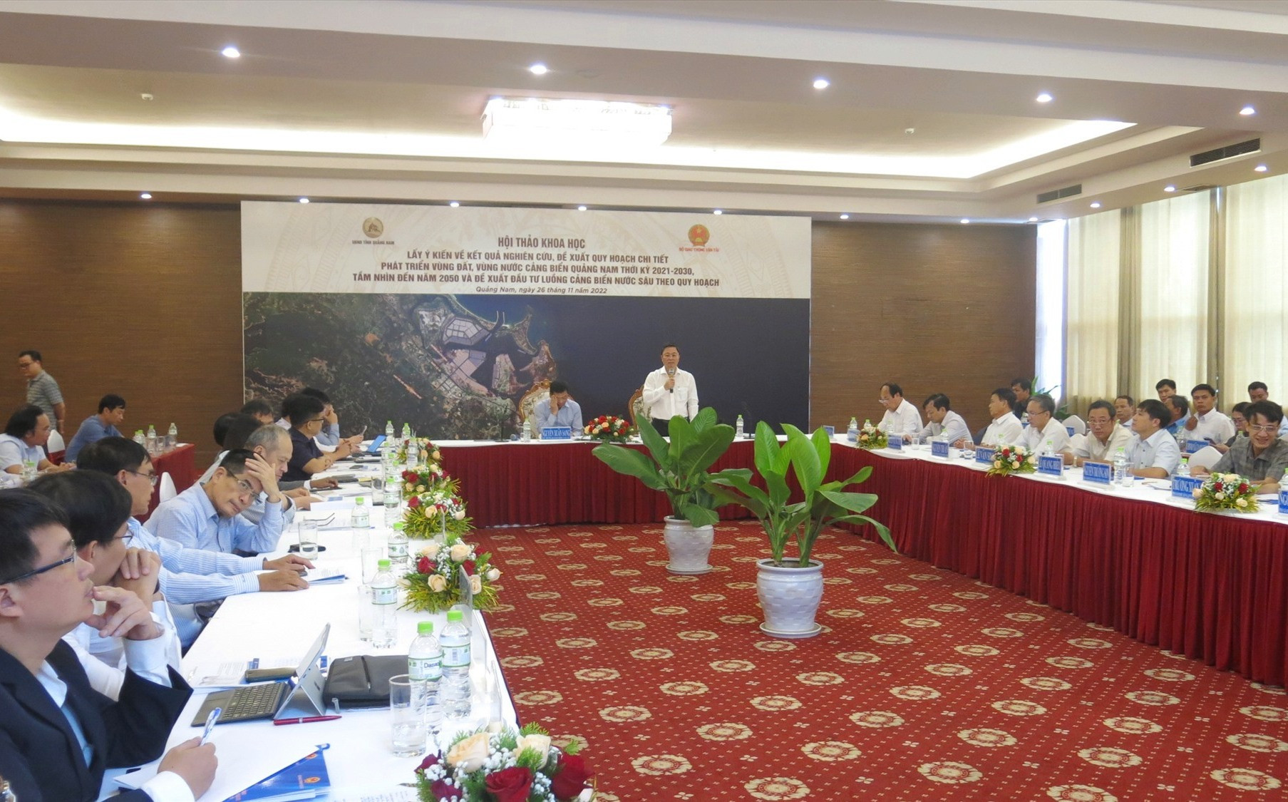 Chủ tịch UBND tỉnh Lê Trí Thanh và Thứ trưởng Bộ GTVT Nguyễn Xuân Sang chủ trì hội thảo