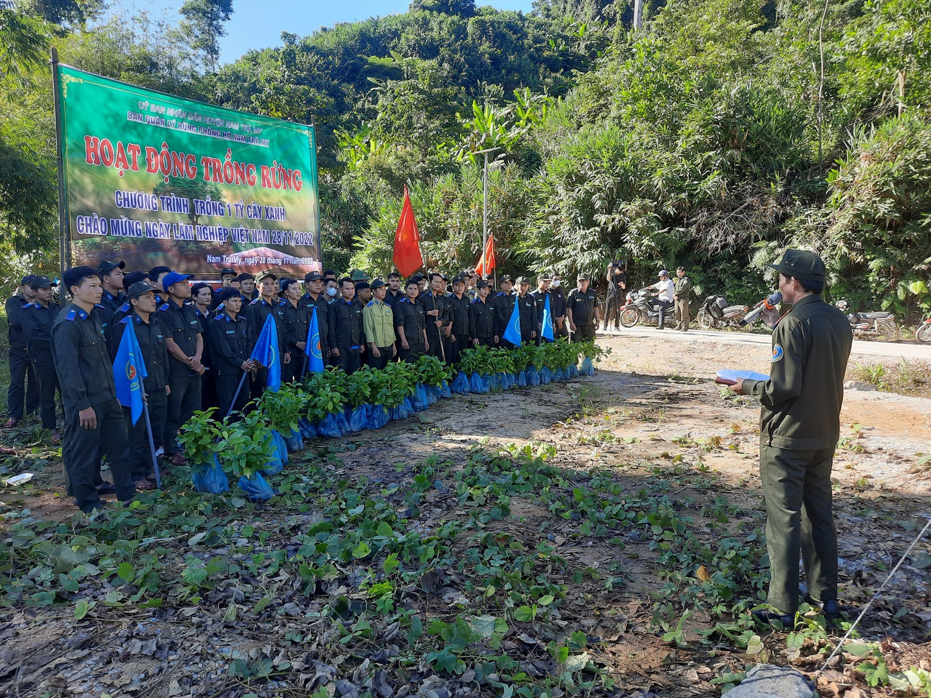 Quang cảnh lễ ra quân trồng rừng chào mừng Ngày Lâm nghiệp Việt Nam. Ảnh: H.Đ