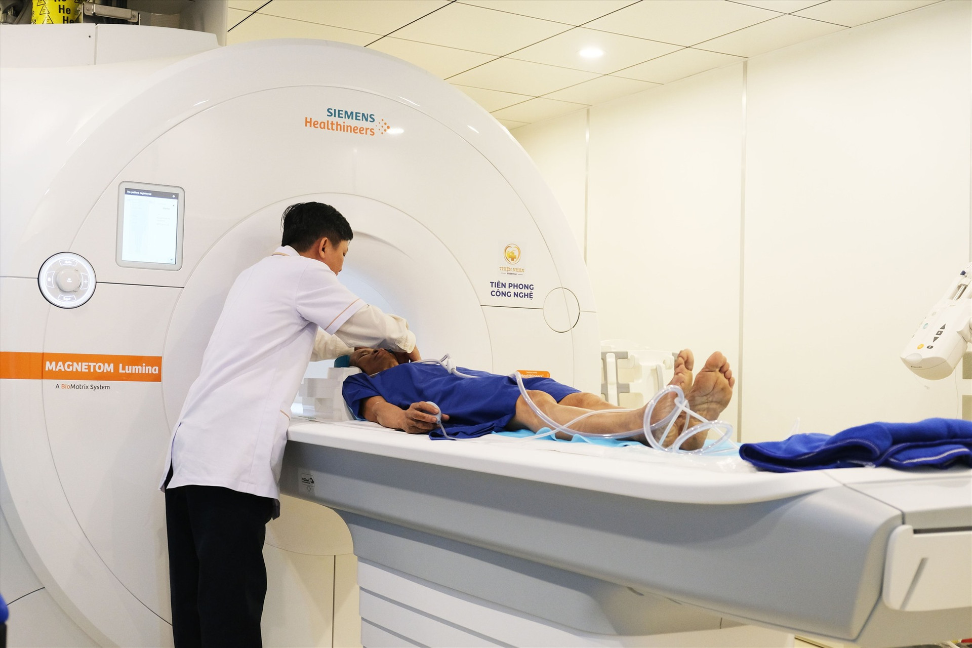 Để đẩy lùi đột quỵ, người dân nên khám sức khỏe định kỳ, đặc biệt là chụp MRI não tầm soát sớm các yếu tố nguy cơ.