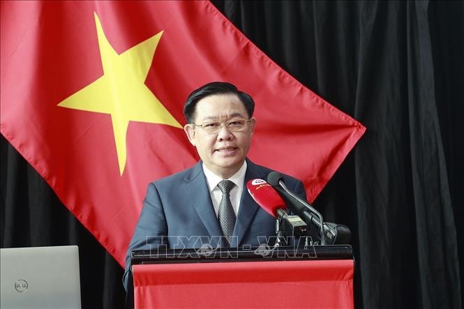 Chủ tịch Quốc hội Vương Đình Huệ phát biểu tại diễn đàn. Ảnh: TXVN