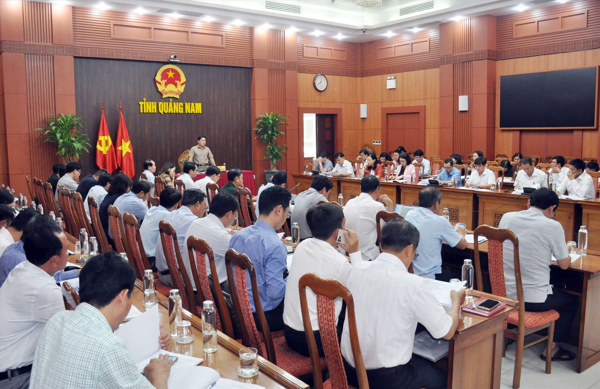 Phó Chủ tịch UBND tỉnh Trần Văn Tân chủ trì cuộc họp với các ngành, địa phương bàn kế hoạch thi tuyển biên chế công chức, viên chức năm 2022, dự kiến tổ chức trong tháng 12/2022. Ảnh: N.Đ