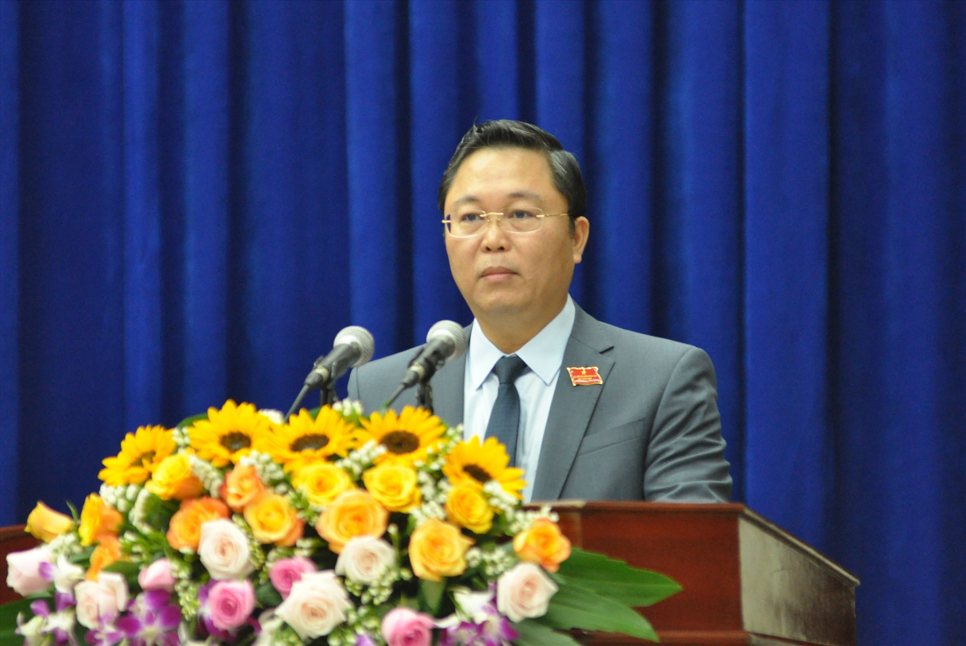 Chủ tịch UBND tỉnh Lê Trí Thanh trình bày báo cáo dánh giá tình hình kinh tế - xã hội năm 2022, nhiệm vụ trọng tâm năm 2023. Ảnh: P.Đ