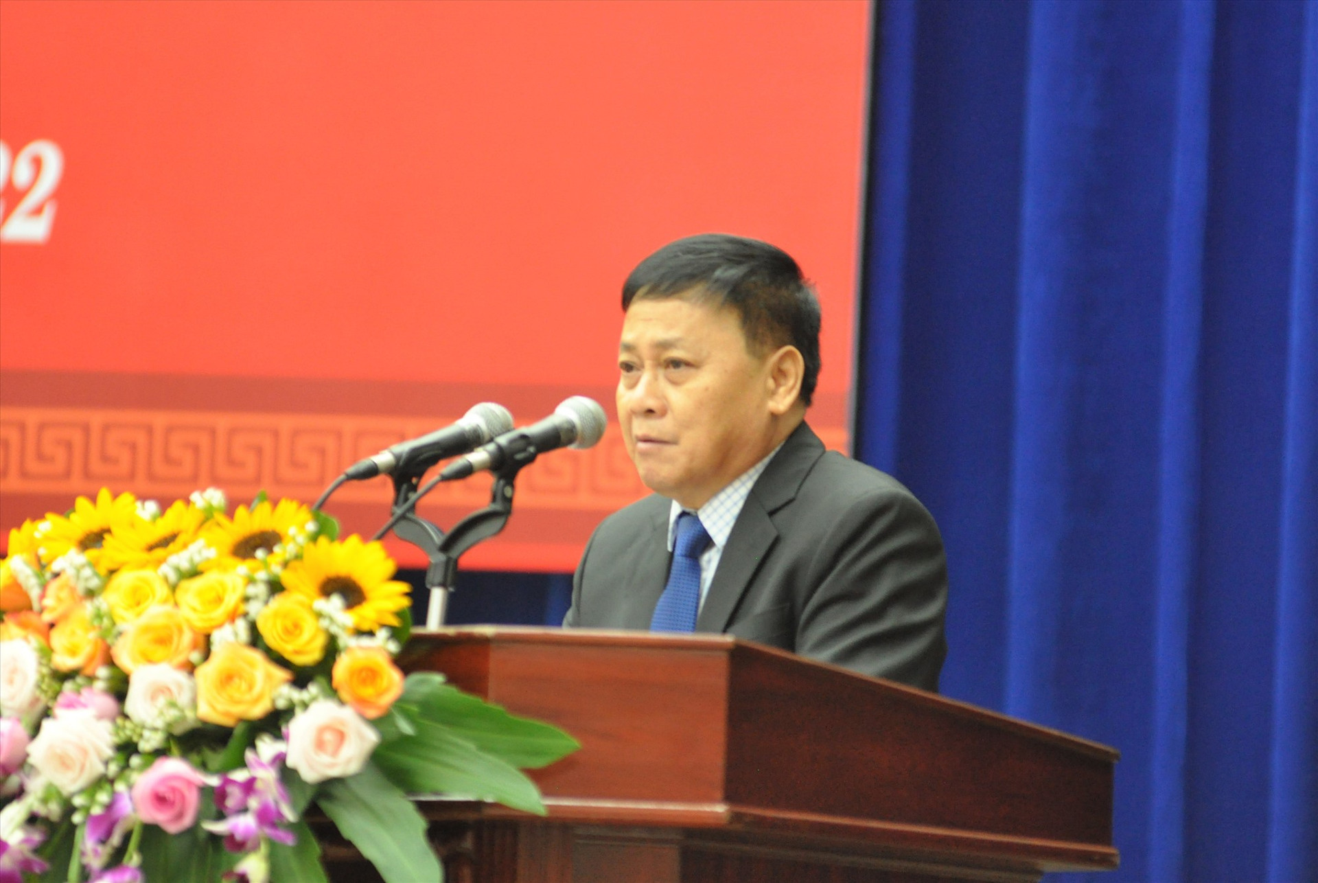 Ông Nguyễn Quang Thử - Giám đốc Sở KH-ĐT trình bày các báo cáo, tờ trình theo sự phân công của UBND tỉnh. Ảnh: P.Đ