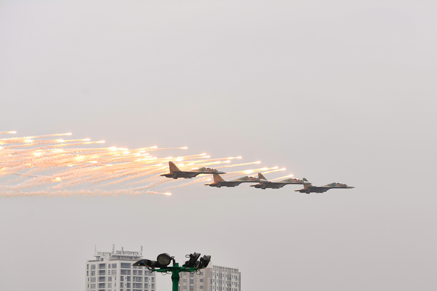 Tốp máy bay Su30 trình diễn trên không. (Nguồn: Báo Quân đội Nhân dân)