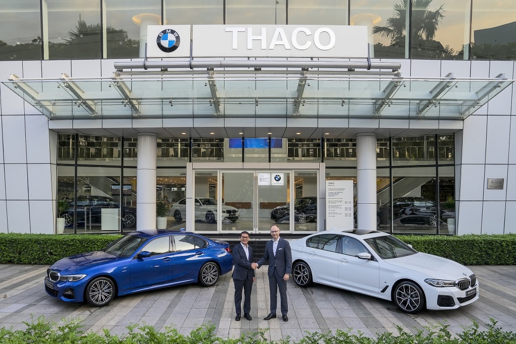 THACO Chairman Tran Ba Duong (left) and Managing Director of BMW Group Asia Lars Nielsen. Photo: BMW