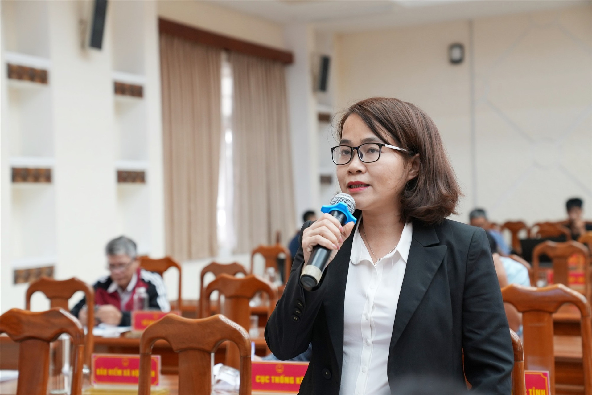 Bà Trần Thị Kim Hoa - Giám đốc Sở Nội vụ giải trình liên quan đến nội dung liên quan đến kế hoạch biên chế năm 2023. Ảnh: N.Đ