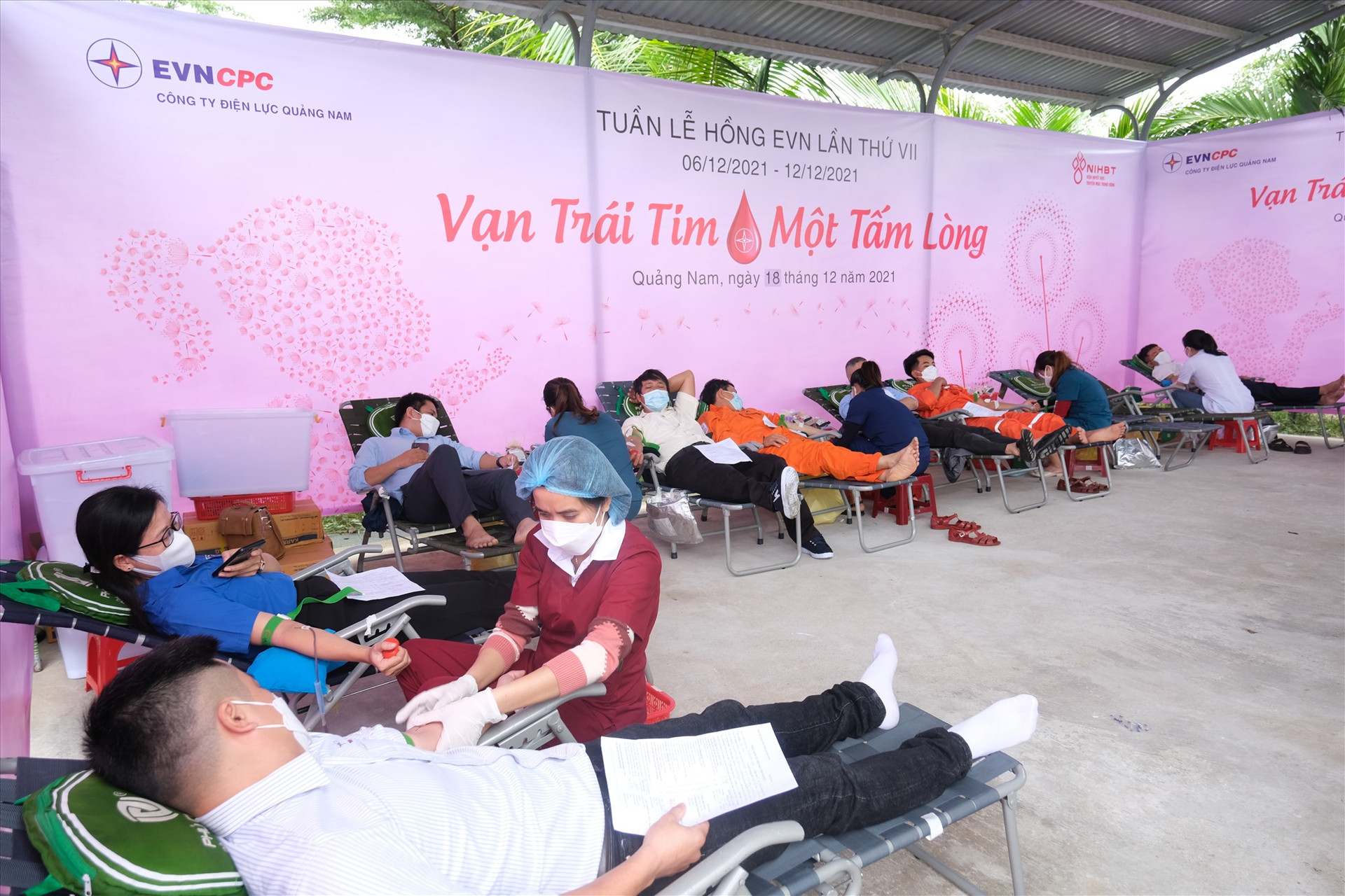 PC Quảng Nam hiến máu nhân đạo… dịp Tháng tri ân khách hàng thường niên. Ảnh: HOÀNG PHƯỢNG