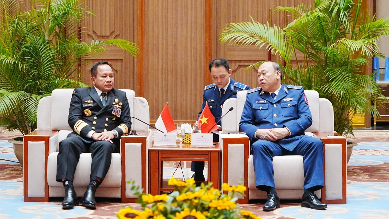 Lãnh đạo Cảnh sát biển Việt Nam trao đổi song phương với Cảnh sát biển Indonesia