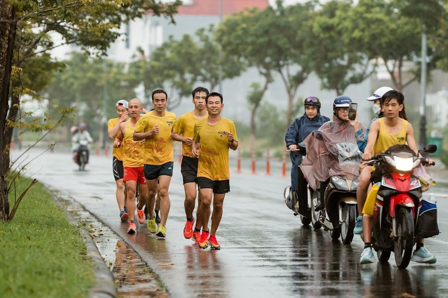 Hành trình cầu hôn bạn gái của anh Linh có sự đồng hành của các cộng sự cùng Team Team Hội An Runner’community.