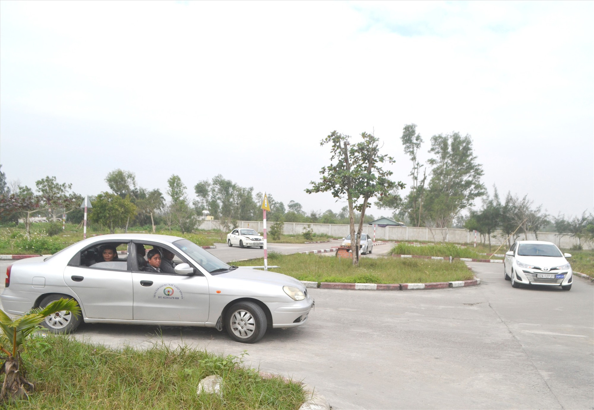 Dạy thực hành lái xe ô tô tại Trung tâm Giáo dục nghề nghiệp Minh Sơn (Công ty CP Minh Sơn Quảng Nam). Ảnh: SC