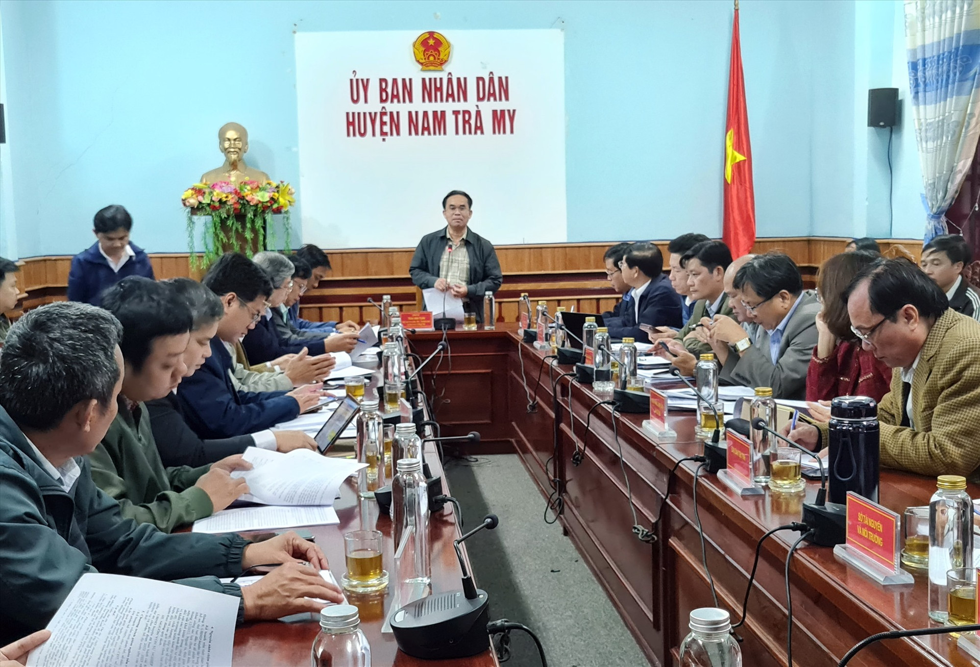 Phó Chủ tịch UBND tỉnh Trần Anh Tuấn yêu cầu 2 huyện Nam Trà My, Bắc Trà My thúc đẩy giải ngân vốn chương trình mục tiêu quốc gia. Ảnh: D.L