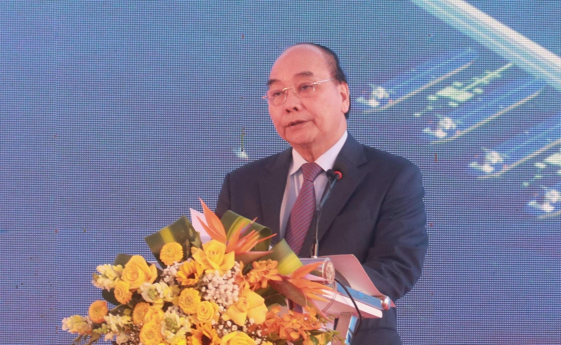 Chủ tịch nước Nguyễn Xuân Phúc phát biểu chỉ đạo tạo Lễ khởi công cảng Liên Chiểu. Ảnh XL