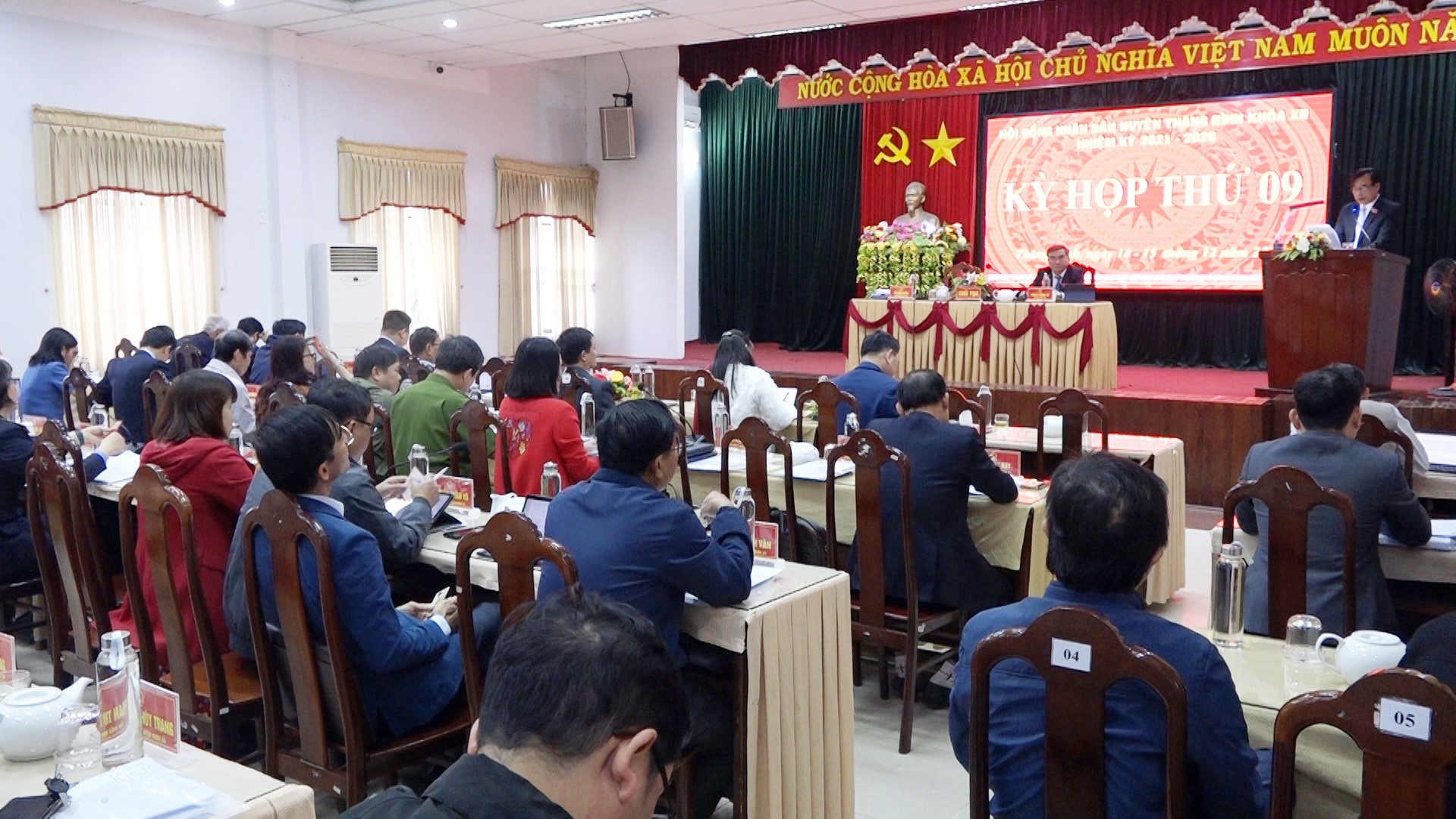 Quang cảnh kỳ họp kỳ họp lần thứ 9, HĐND huyện Thăng Bình khóa XII. Ảnh: T.N