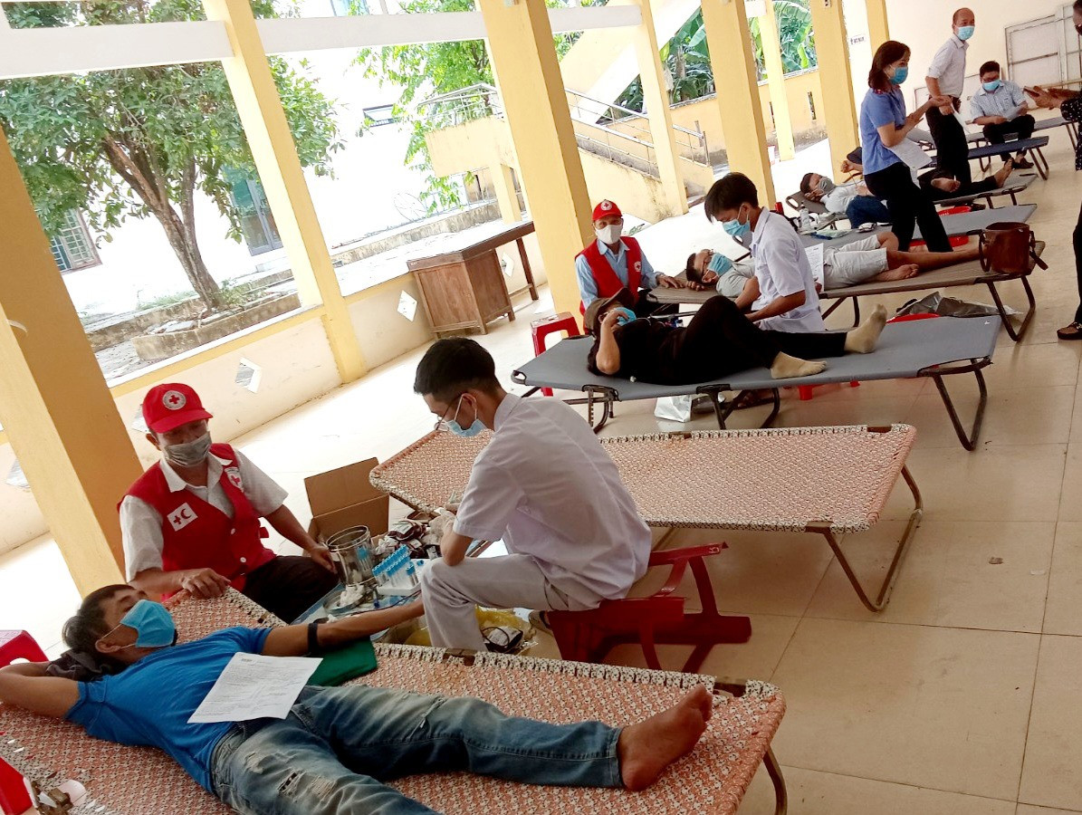 Lực lượng tình nguyện viên chữ thập đỏ luôn nhiệt huyết với công tác nhân đạo, từ thiện. Ảnh: H.LIÊN