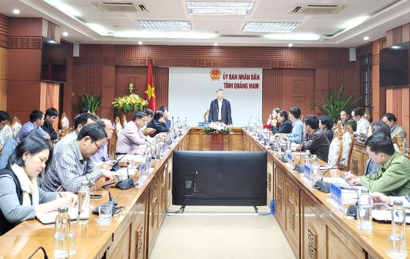 Phó Chủ tịch UBND tỉnh Hồ Quang Bửu chủ trì cuộc họp về chuyển đổi số. Ảnh: V.A