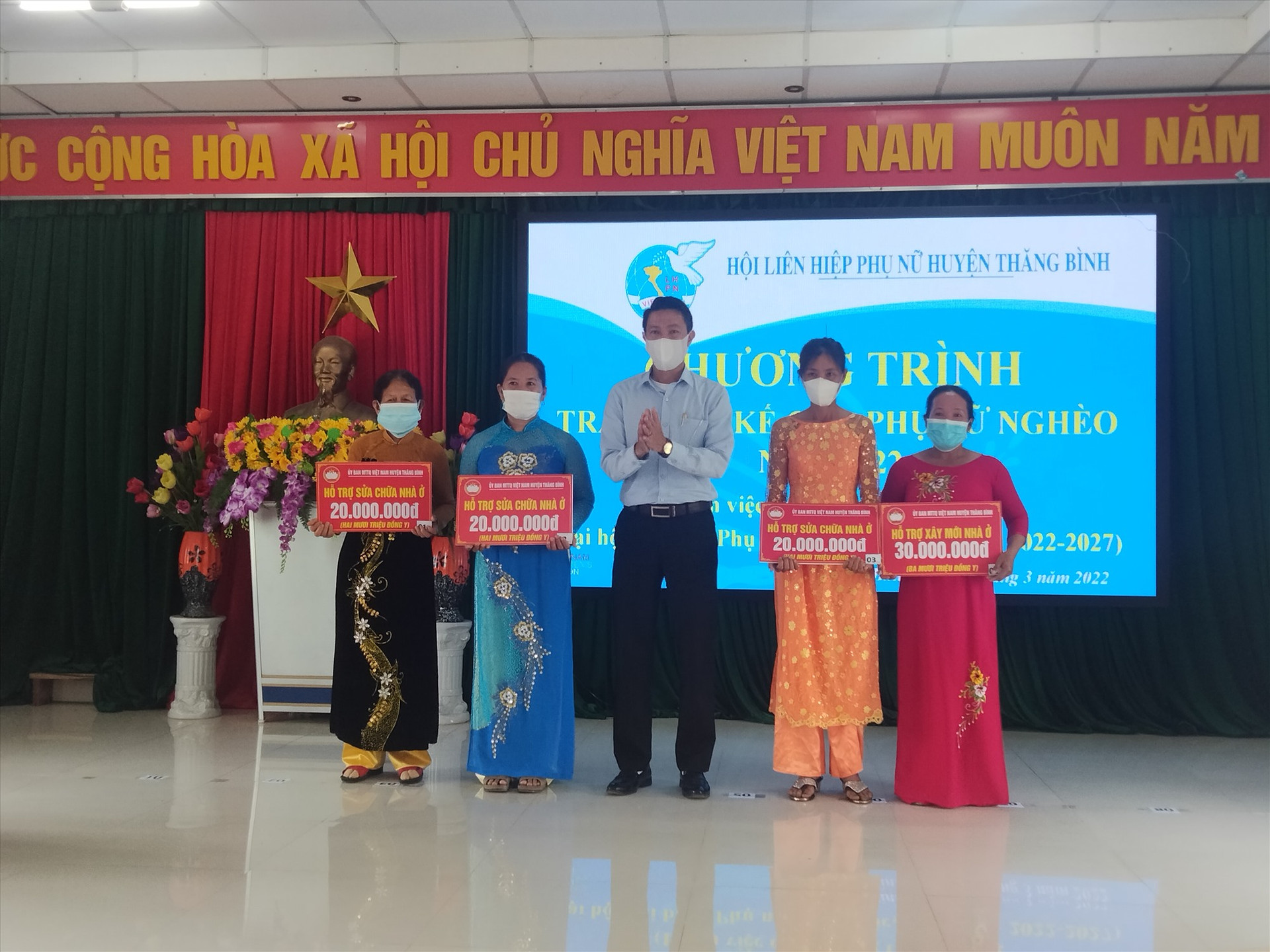 Hội LHPN huyện Thăng Bình vận động trao sinh kế cho 60 hộ phụ nữ nghèo