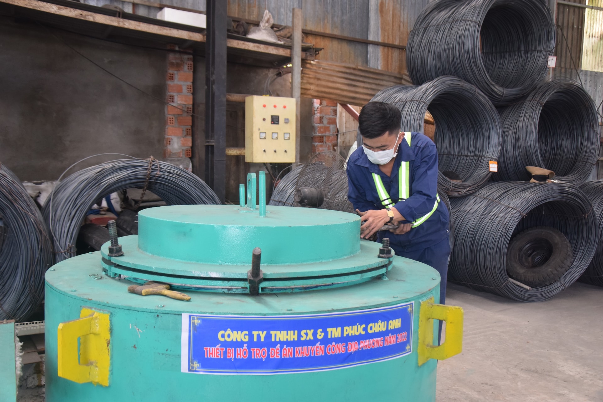 Hiệu suất của Công ty TNHH Sản xuất và thương mại Phúc Châu Anh tăng gấp 3 lần từ khi đầu tư máy móc, thiết bị. Ảnh: QUỲNH TRANG